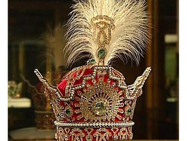 The-crown-of-the-Pahlavi-Treasury-of-National-Jewels